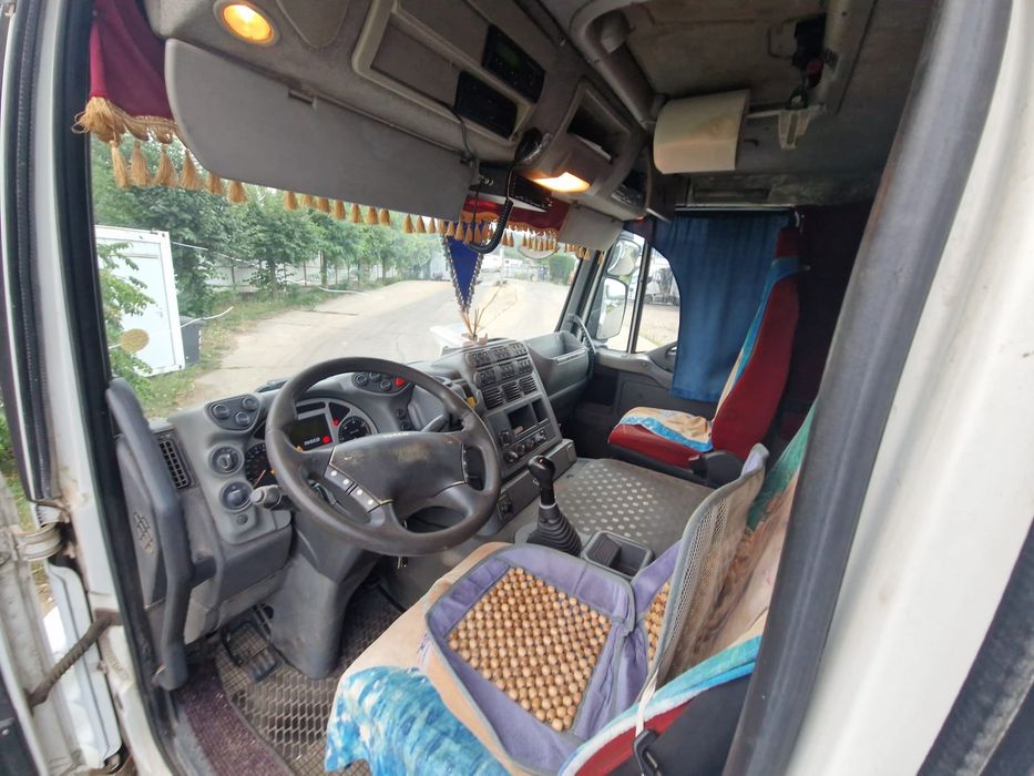 IVECO TRAKKER 450 – 8x4 – BASCULANTĂ – 2008 – 428.482 KM
