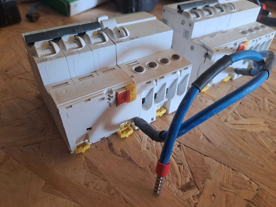 2x RCCB-uri ACTI9 IC60 trifazice, cu mcb-uri detasabile