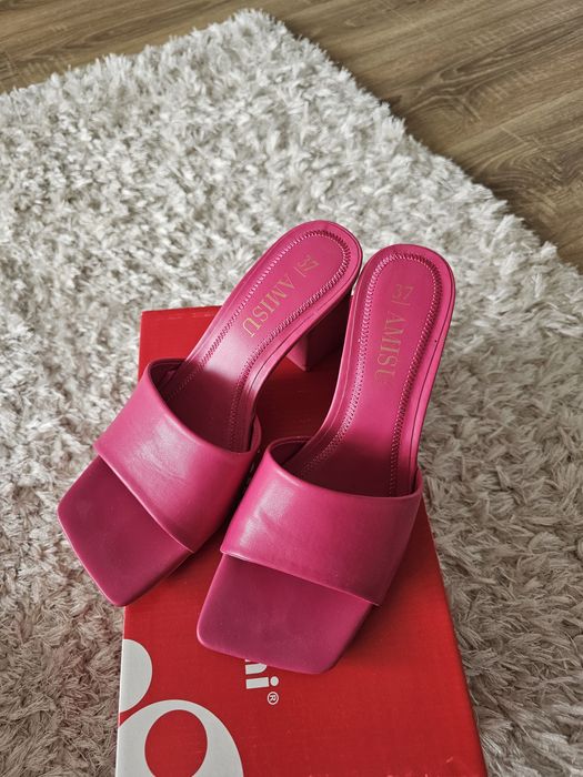 Vând papuci eleganți culoare fu ia mărimea 37!