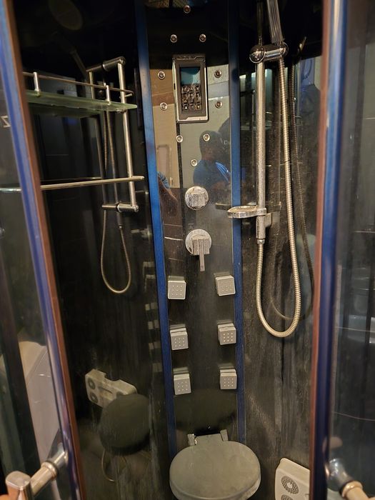 Cabina de dus cu hidromasaj