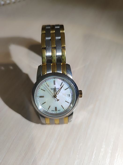 Часы женские фирма Tissot