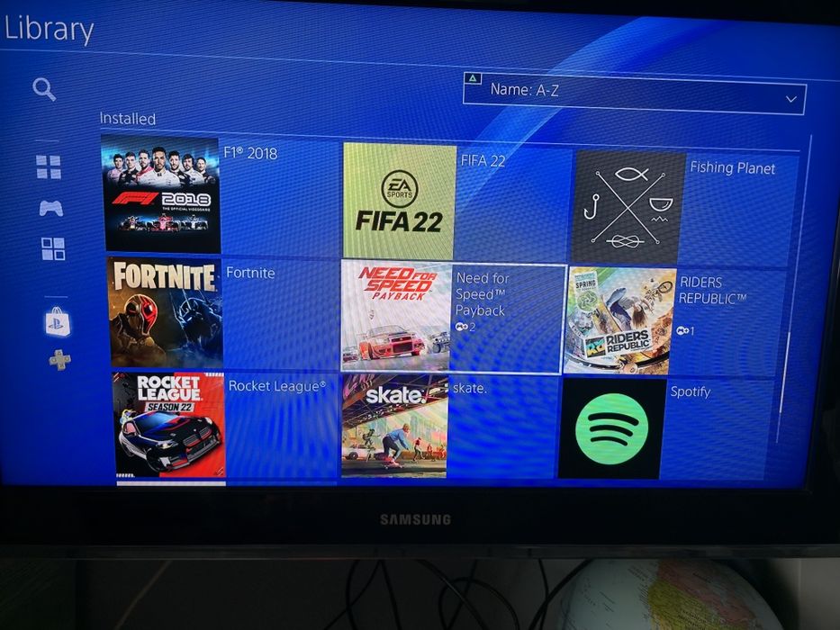 PS4 PRO 1TB + 2 Джойстика + Стойка + ТОП Игри (FIFA22, TopSpin 25, It Takes Two