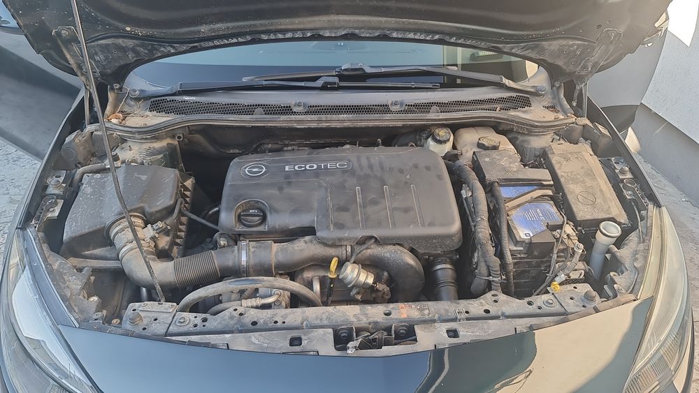 Opel Astra J Limousine 1.7 cdti