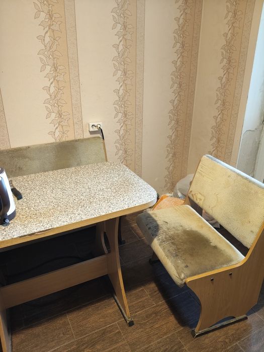 Продам старый кухонный гарнитур и диван