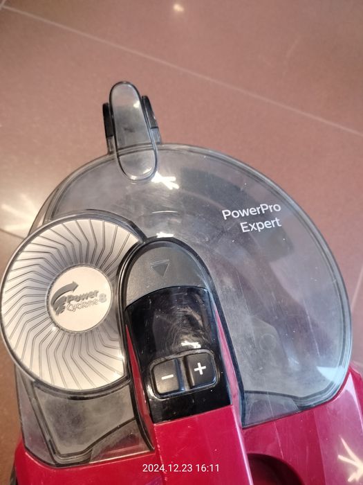 Продавам прахосмукачка Philips FC9729/09