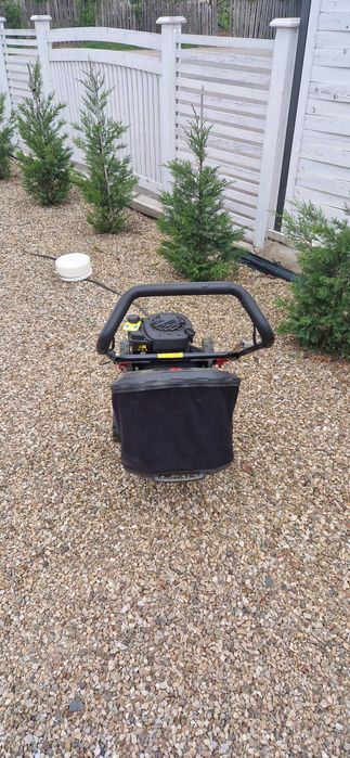 Vând două mașini de tuns iarba/ gazon pe benzina