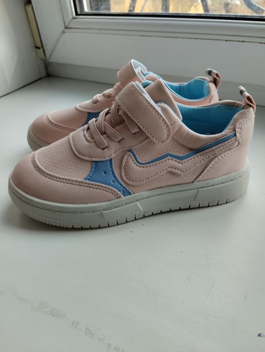 Продам обувь детскую