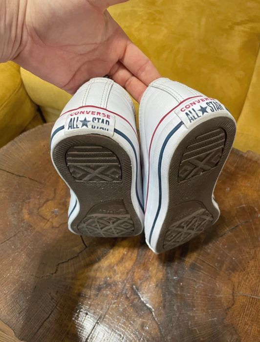 Converse piele albi