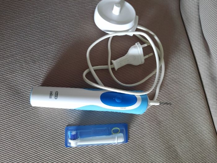 Periuta de dinti electrica Oral-B Vitality Plus Cross Action