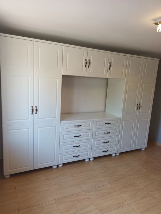 Montez mobila,la preturi decente rog seriozitate .