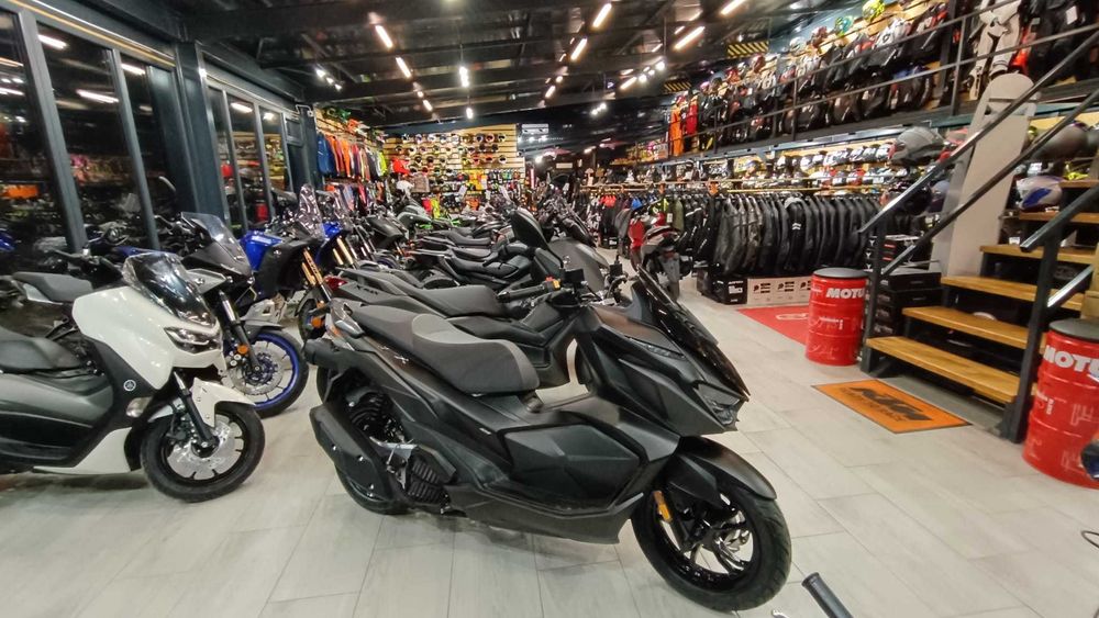 Scuter SYM JetX 125 ABS se conduce cu B-stoc EST BIKE Campina