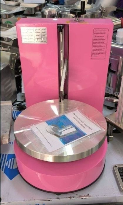 Tort bezaydigan appart Tort bezatadigan kremini surtadigan bezaydigan