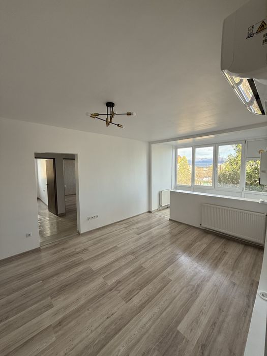 Apartament 3 camere de vanzare