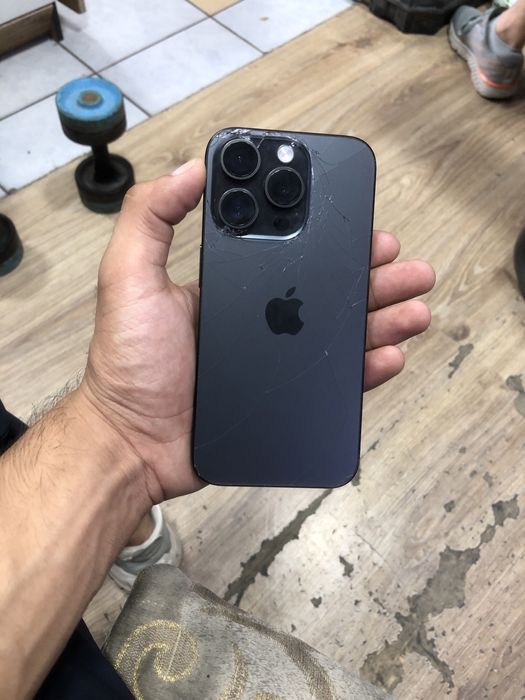 iphone 15 pro   .