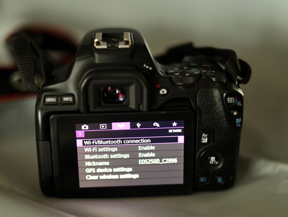 Canon 250d cu obiectiv 18 55 in stare foarte  buna