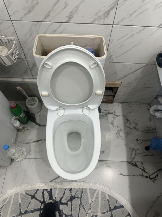 Унитаз рабочий в исправном состоянии