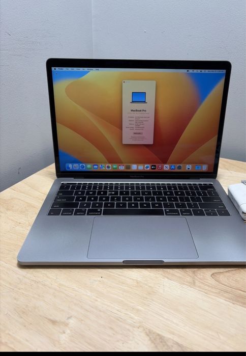 I6/256 Macbook Pro 2O17 256