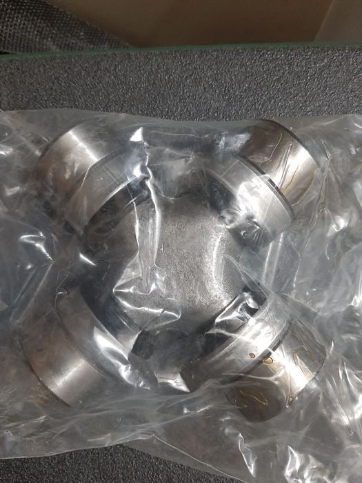 Крестовина карданного вала.