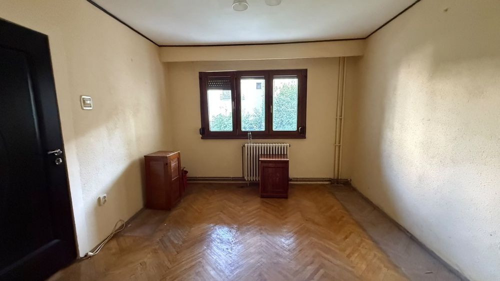 Parchet din lemn masiv – model brăduț – ~40 mp