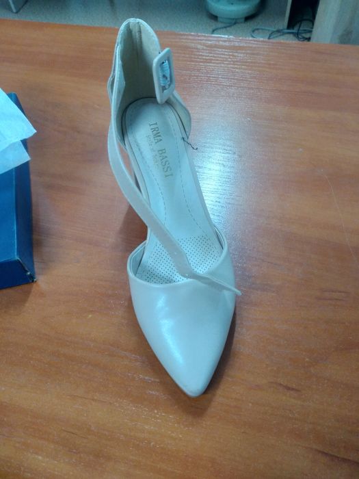 Туфли удобные в отличном состоянии  написано 35 размер.