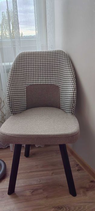 Два кухненски стола на цената на един