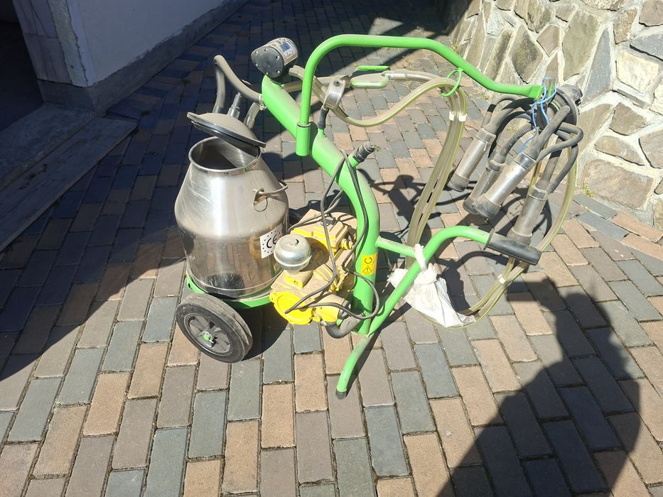 Vând mulgatoare vaci