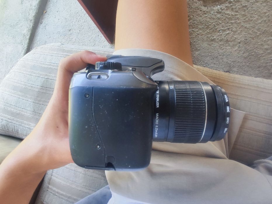 Canon EOS 1100D + объектив + аккумулятор