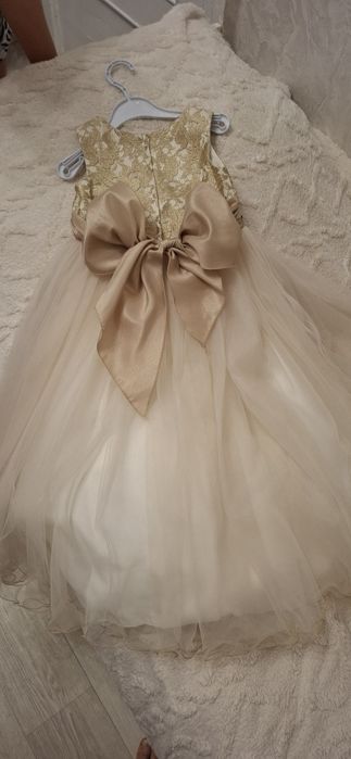 Продам детское вечерние платье.