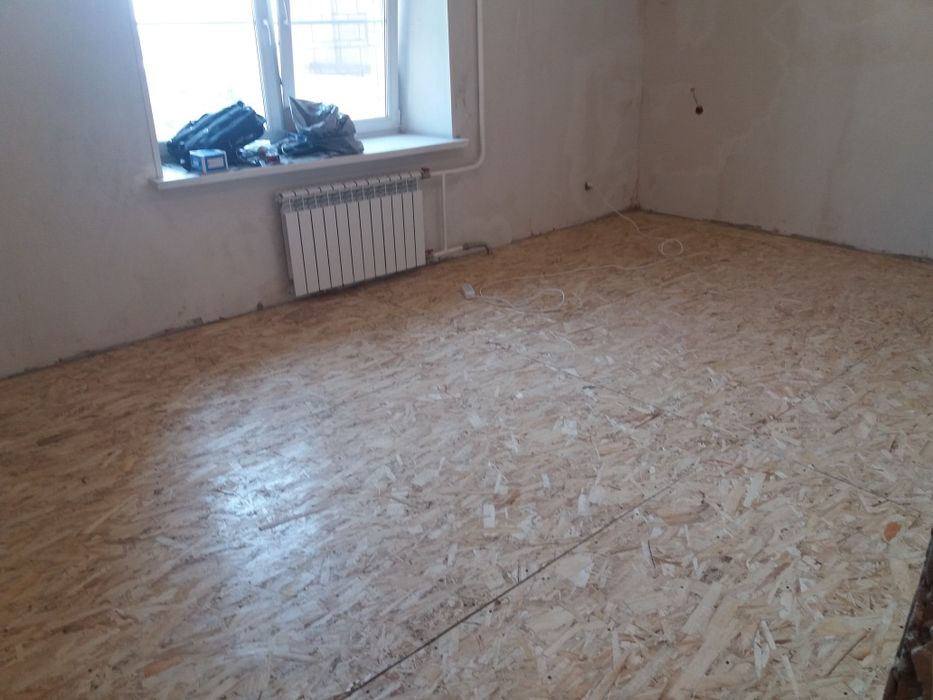 Ламинат, линолеум, плинтус. (Юрий)