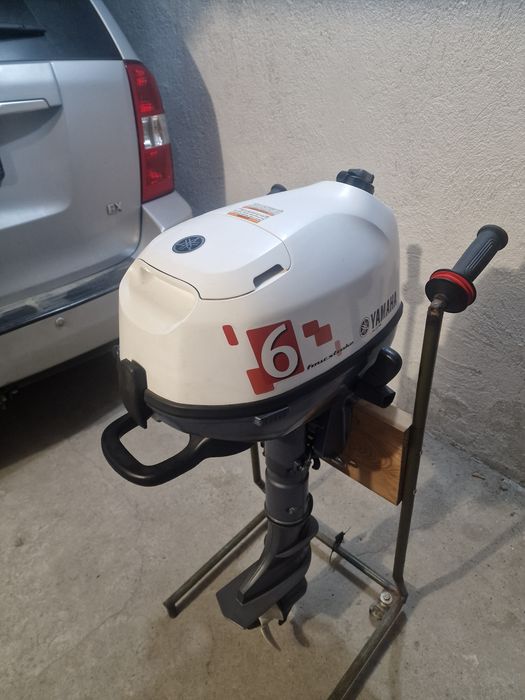 Продавам извънбордов двигател ямаха 6 коня.
