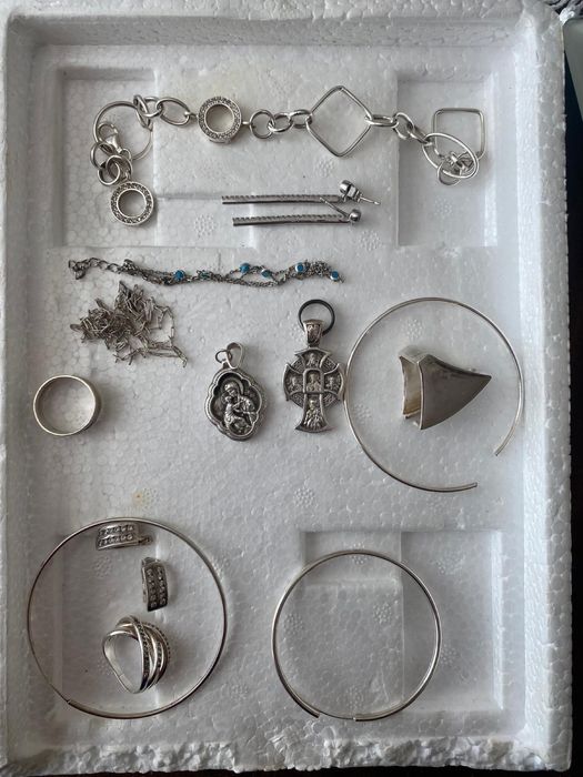 Сребърни кръстове и бижута