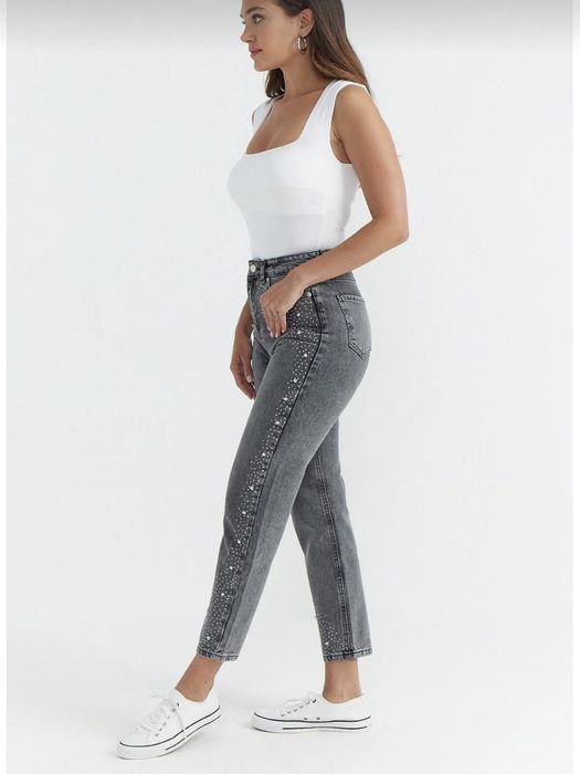 Нови дамски дънки с камъни