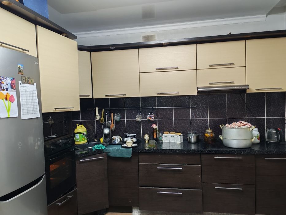 Кухонный мебель в хорошим состояние