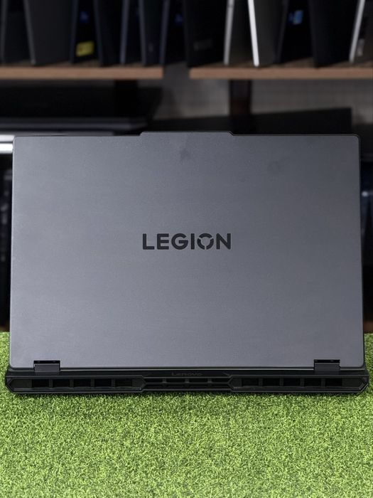 Lenovo Legion R7-8745HX RTX-5060 oled 16/1Tb