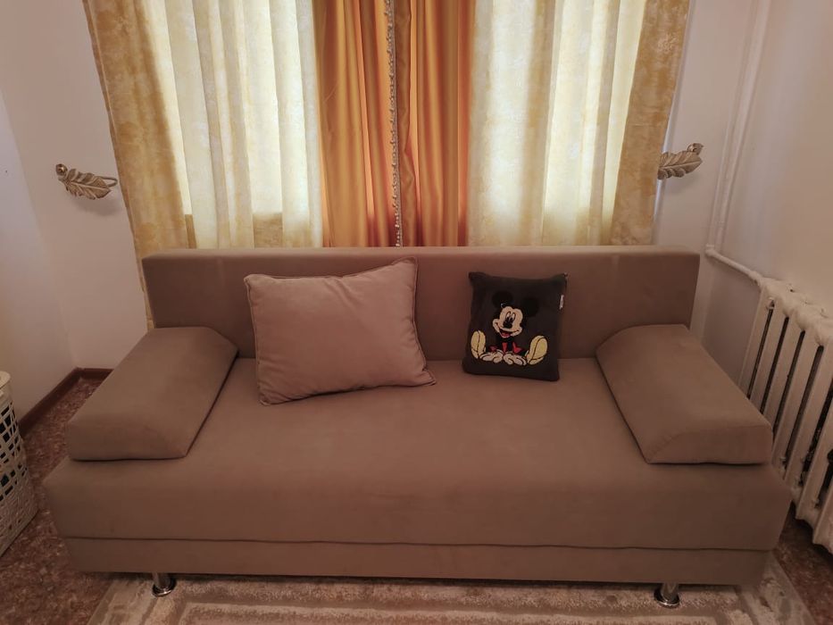 Новый диван  в хорошом состояниии