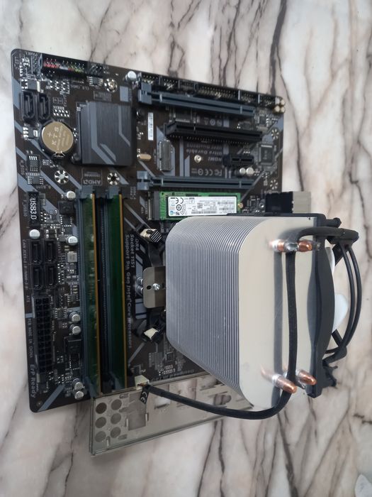 Дъно Gigabyte B365M D3H + Intel® Core i7-8700 + 16gb ddr4+250gb ssd