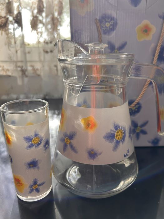 Продам набор графин со стаканами,креманки,стаканы