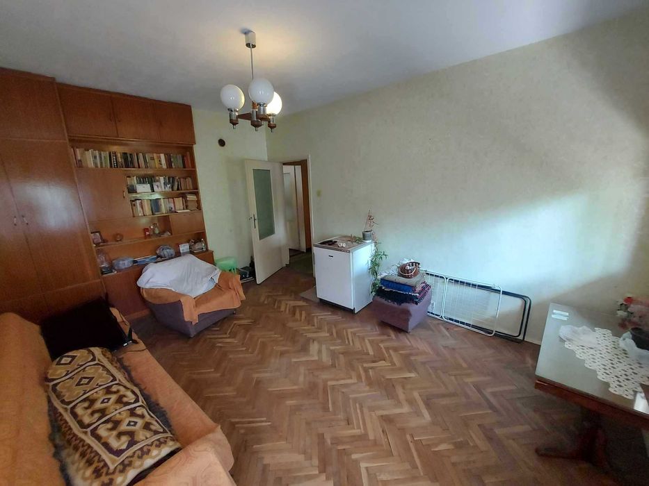 Продава се Четиристаен апартамент в Търговище, Център - 120 кв.м за 1020 €/кв.м - Снимка #4