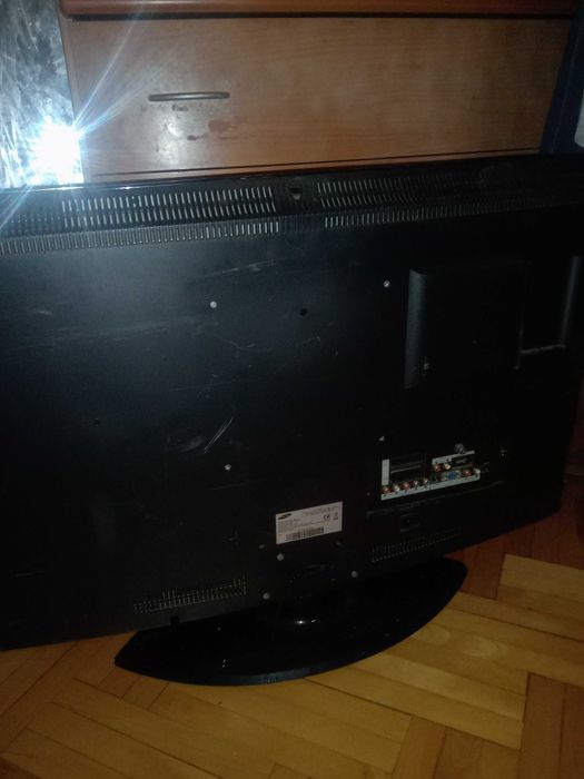 Televizor Samsung LCD , 81 cm diagonala , pt piese , ecran spartt