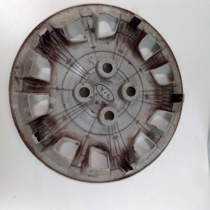 Тасове за Хюндай и20ка 14 и 15 цола имам, 4 броя ОРИГИНАЛНИ