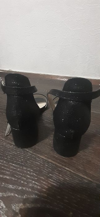 Продаются шикарные босоножки на девочку