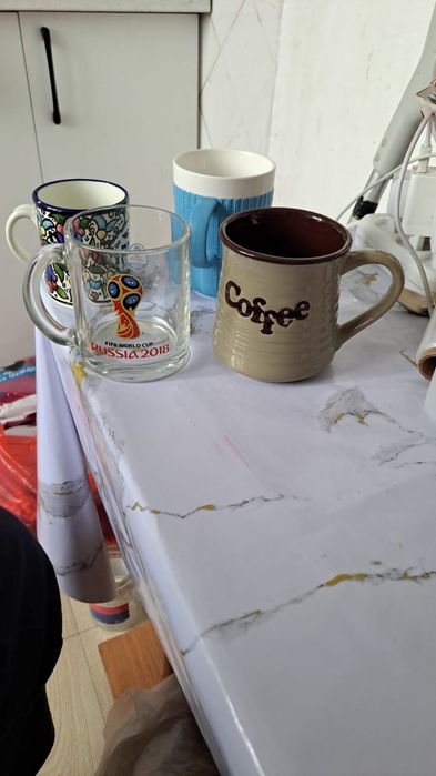 Кухонные тарелки кружки посуда