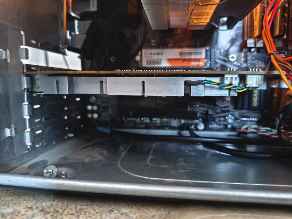 Видеокарта zotac Geforce gt9800 1gb