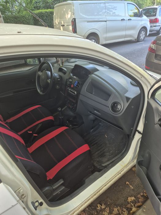 Mașina chevrolet spark