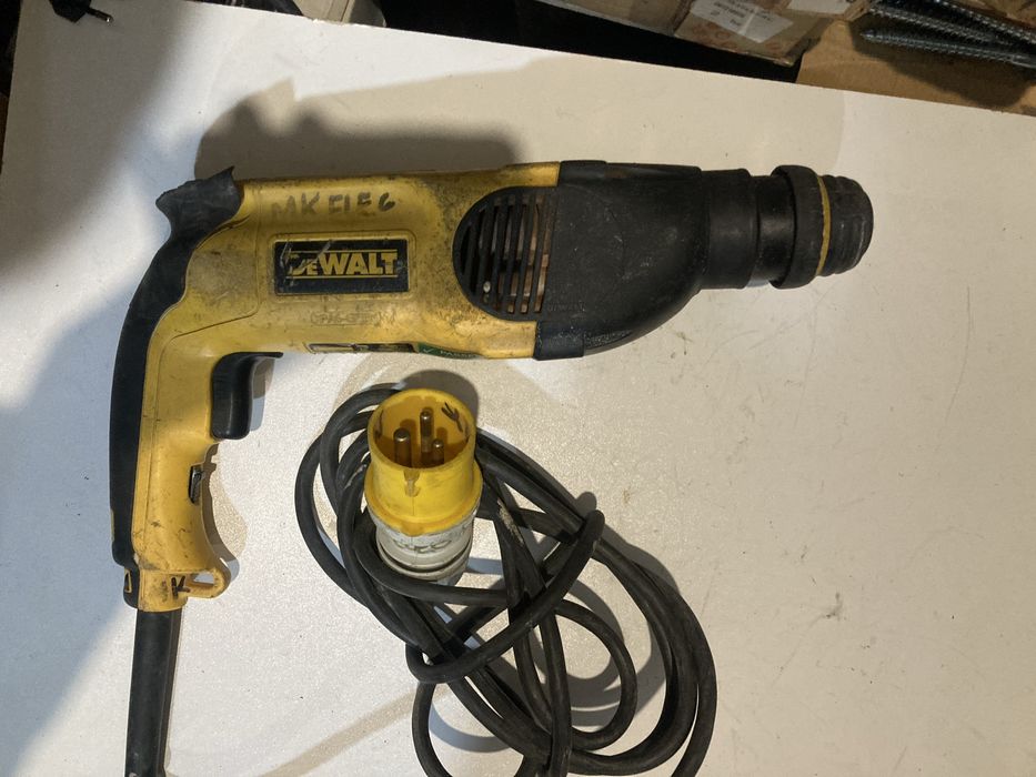 Rotopercutor Dewalt D25123 800w Alimentare 110w cu Defect