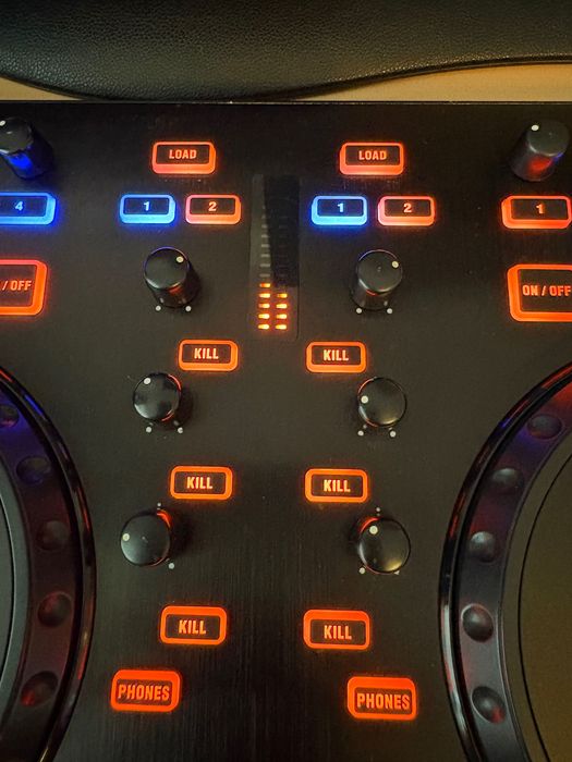 Behringer CMD Studio 4A/ consola dj