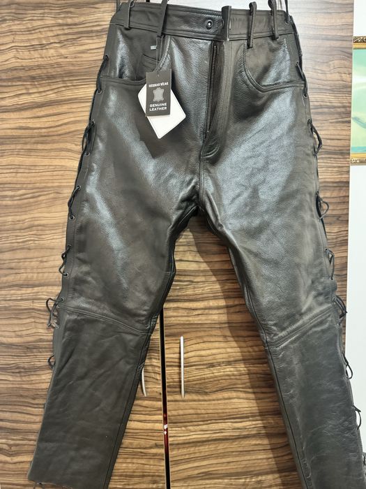 Кожен панталон с връзки