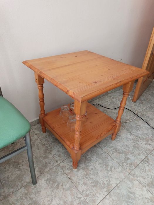 Спални и легла с матраци, маси-тоалетки от чам масив