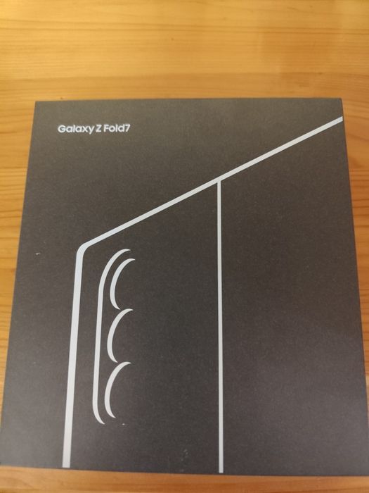 Чисто нов запечатан SAMSUNG Z FOLD 7 512 GB Сребрист