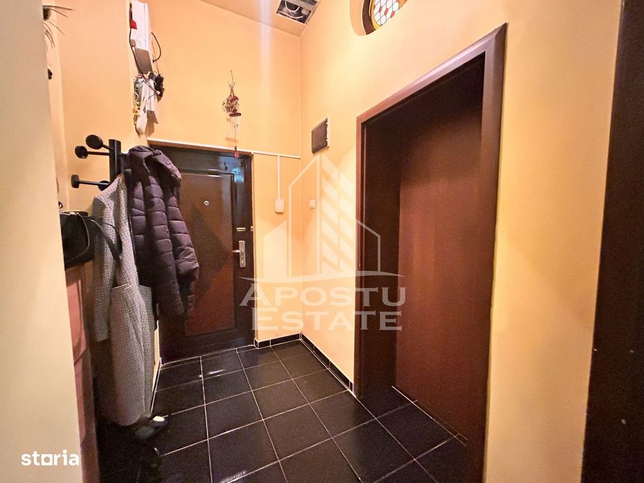 Apartament spațios 4 camere, 2 băi, parteer inalt în Piata Maria